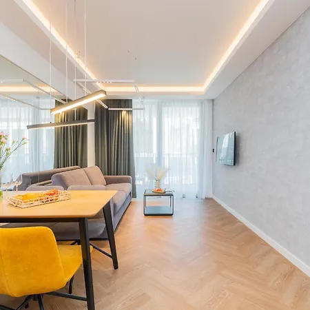 Prywatny W Stegnie Na Ulicy Brzozowej 6 Na I Pietrze *